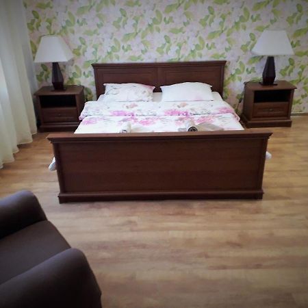 Guest House On Ivana Franka Novyye Petrovtsy المظهر الخارجي الصورة
