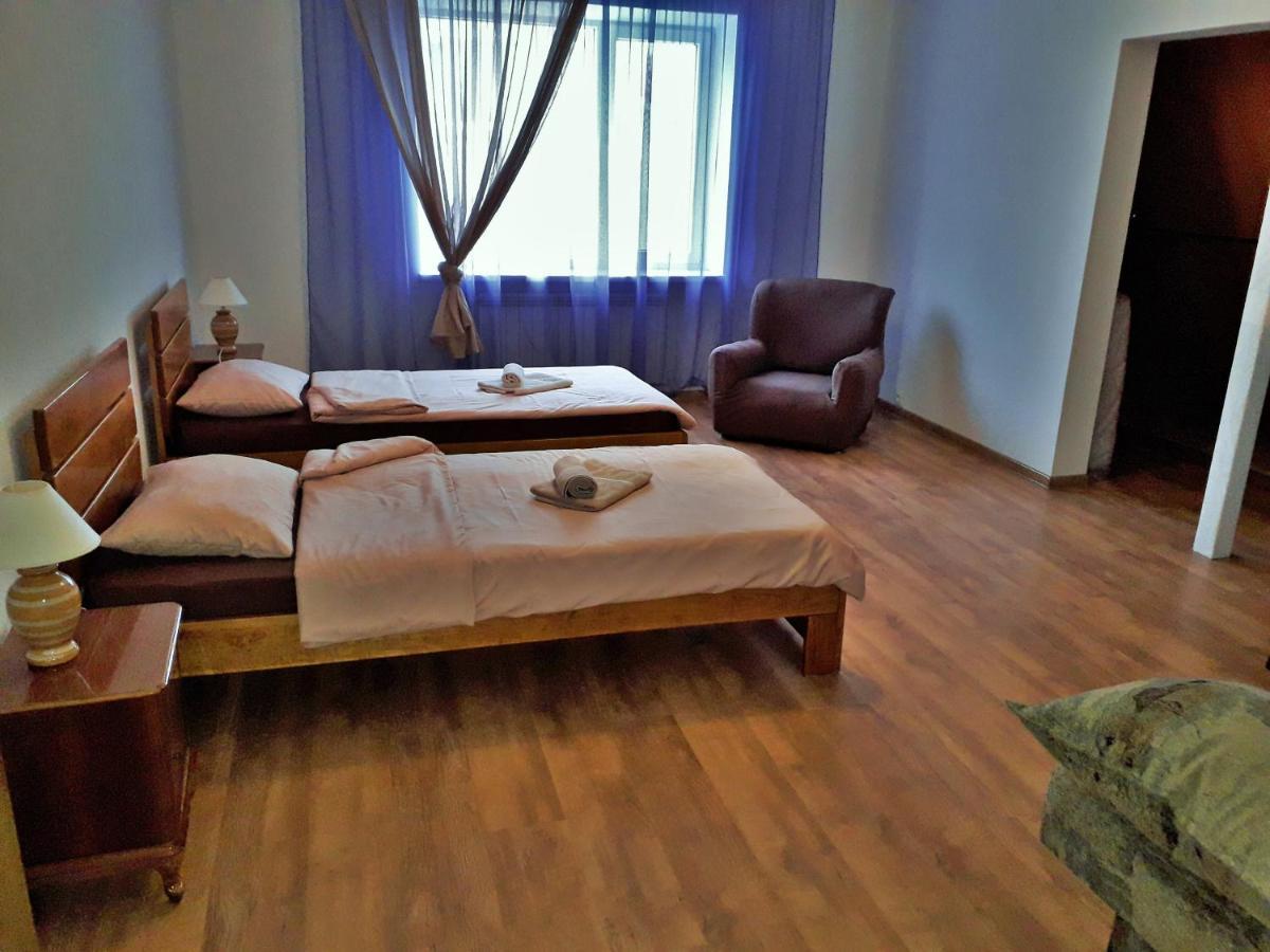 Guest House On Ivana Franka Novyye Petrovtsy المظهر الخارجي الصورة